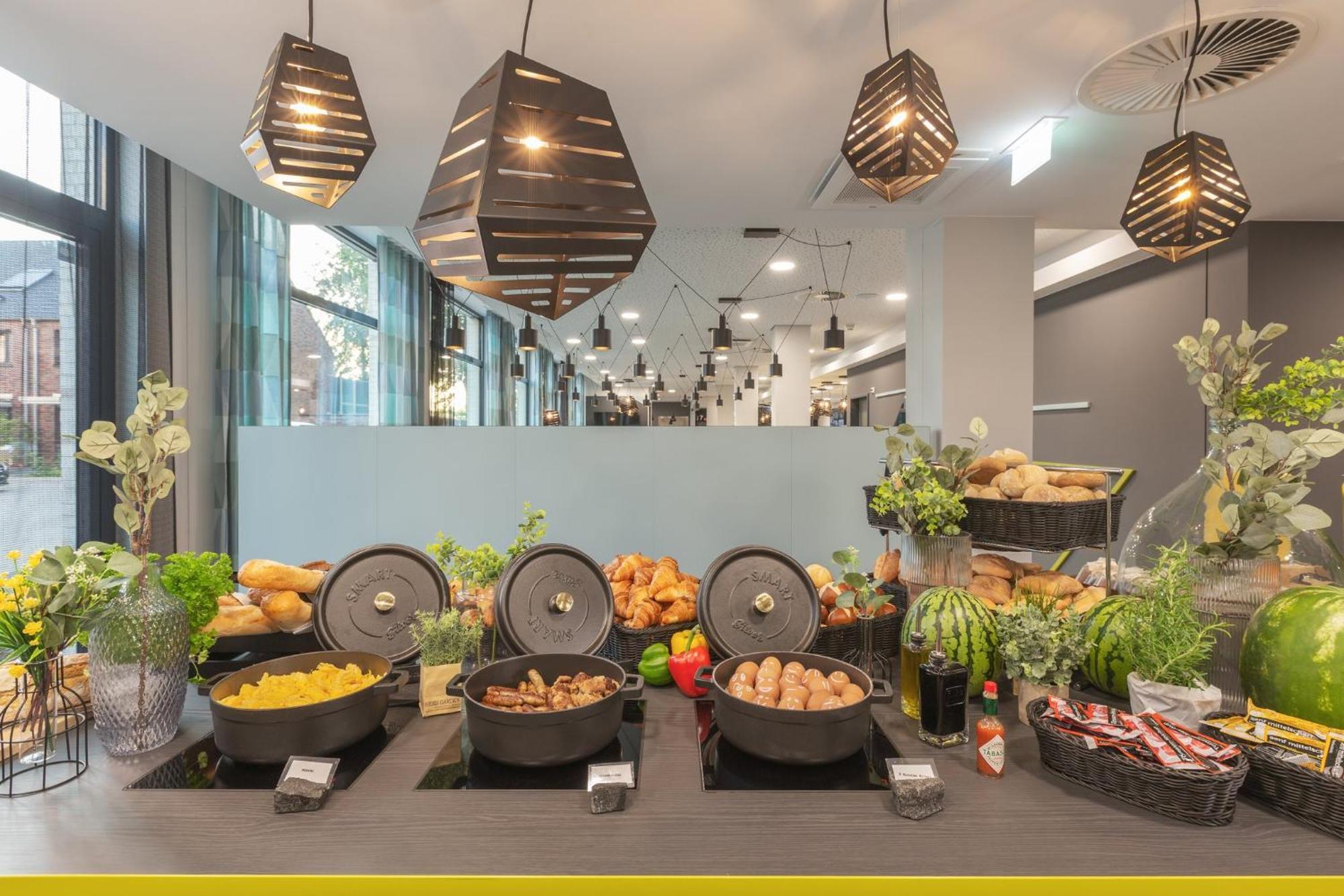 Holiday Inn - The Niu, Seven Dusseldorf Ost By Ihg Bagian luar foto